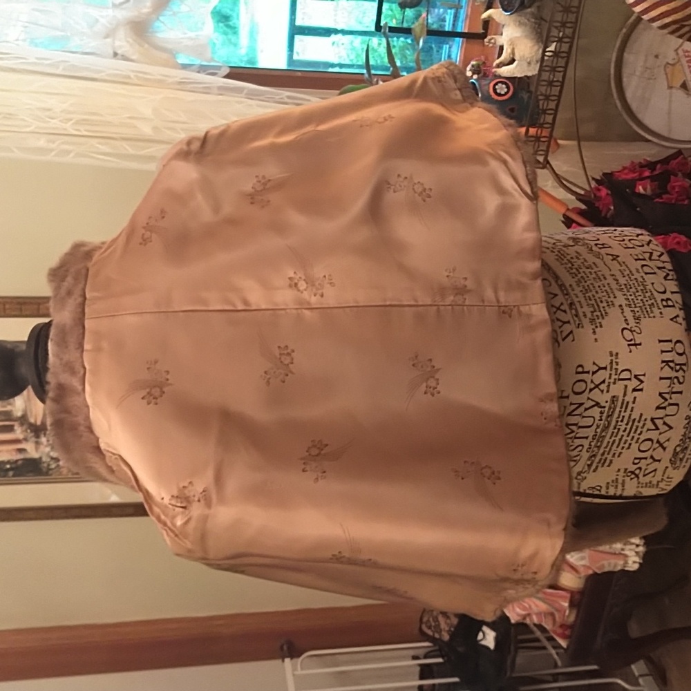 Women's elegant vintage 1950 faux fur shawl wrap by Regina Glenara Glenoit. - Picture 7 of 9